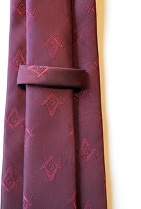 Corbata Masónica con Diseño de Compás y Escuadra - [Color Granate] Aproximadamente 56 Pulgadas de Largo y 3 Pulgadas de Ancho, Hecha de Poliéster - Product Image 5