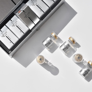 Cosmético Facial Líquido Negro Rejuner, Textura Hidratante Ligera y Natural, Acabado Fresco y Limpio, Uso Diario - Product Image 2