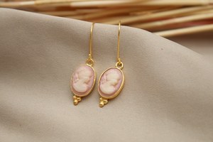 Pendientes de Plata de Ley Rodiada Hechos a Mano con Camafeo de Melocotón Natural, Diseño de Inspiración Victoriana, Elegante Regalo para el Día de la Madre - Product Image 5