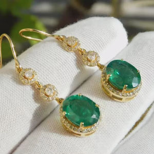 Pendientes de Aro Clásicos de Plata de Ley 925 Chapados en Oro de 14K con Piedra de Nacimiento de Mayo, Joyería Elegante, Regalo para Mujer - Product Image 1