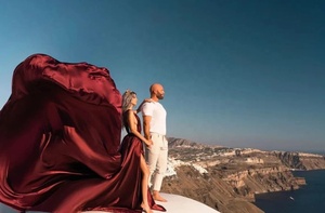Nouvelle Arrivée Robe Longue Rouge Santorini en Chiffon de Soie 100% Écologique Coupe A-Line avec Longue Traîne |   Robe de séance photo pour femmes - Product Image 5