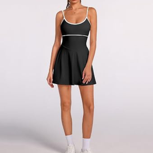 Tenue de sport ajustée pour femme, noire, col carré, 100 % polyester, qualité supérieure, anti-humidité - Product Image 1