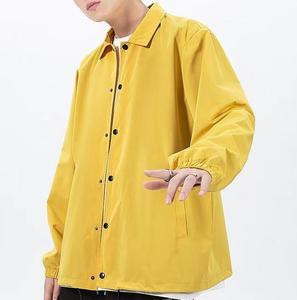Veste d'entraînement respirante en tissu polyester avec fermeture à boutons, personnalisable pour hommes, idéale pour la gym, l'entraînement, la randonnée et les entraîneurs - Product Image 6