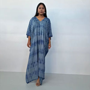ชุดคาฟตันสีเทา-น้ำเงินลายมัดย้อม รุ่น CM 63 สำหรับผู้หญิง เหมาะสำหรับใส่ไปเที่ยวชายหาด รีสอร์ท ล่องเรือ ปาร์ตี้ริมสระน้ำ - Product Image 1