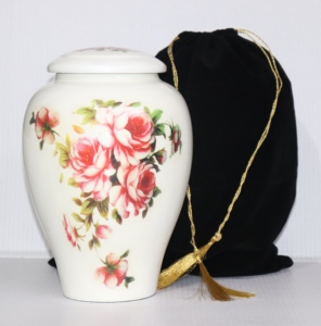 Urne funéraire florale blanche pour adultes avec sac en velours noir de EVANA IMPEX - Product Image 1