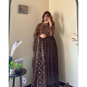 Conjunto de vestido elegante de seda Pure Crush Chinon para mujer, incluye Dupatta y parte inferior para apariencia de fiesta - Product Image 6