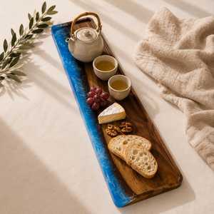 Plateau de service contemporain en résine et bois avec élégantes poignées en métal noir pour la présentation à la maison, au café et au restaurant - Product Image 6