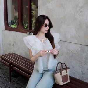 Ensemble haut en mousseline de soie blanche à volants et pantalon en jean à jambes larges pour tous les jours - Product Image 6