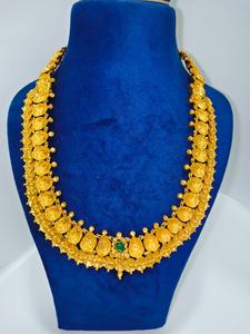 Collier de temple traditionnel indien du sud en or massif 22 carats, modèle Lakshmi Kasu Mala, fait main, avec pendentif pièce de monnaie déesse, long collier Haraam pour mariages - Product Image 2