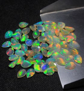 Opale facettée taille poire, pierre précieuse naturelle d'opale Welo d'Éthiopie, taille calibrée, pierre précieuse en vrac pour bijoux - Product Image 1
