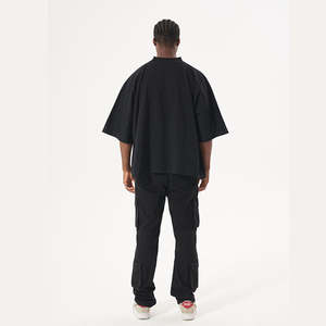 Camiseta Oversize de Cuello Redondo 100% Algodón, 260GSM, Negra/Marrón, con Logotipo Personalizado en la Parte Delantera, Corte Cuadrado - Product Image 3