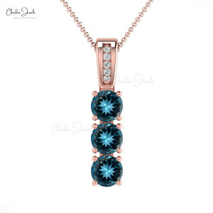 Produits Tendances : Pendentif Trilogie en Topaze Bleue de Londres Ronde de 4 mm et Diamants, avec Or Massif 14 carats, Bijoux de Mariage, Lots en Gros - Product Image 1