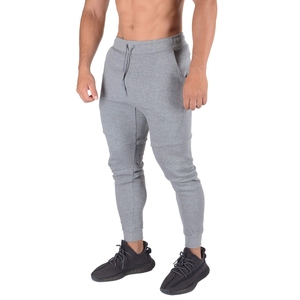 Pantalones Deportivos Premium Personalizados para Hombre, con Tela Suave al Tacto, Cintura Ajustable con Cordón y Espacioso - Product Image 5