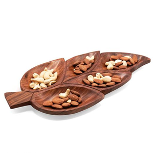 Plateau à fruits secs en bois fait main en forme de feuille avec poignée pour un service décoratif, design rustique, thème végétal - Product Image 2