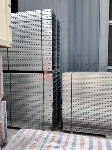 Bandeja y Canalización de Cableado Perforados de Acero Inoxidable Galvanizado en Caliente - Product Image 5