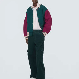 Ensemble veste universitaire homme vert et violet, coupe droite, style preppy, blocs de couleur, fermeture boutonnée simple, et pantalon en velours côtelé - Product Image 1