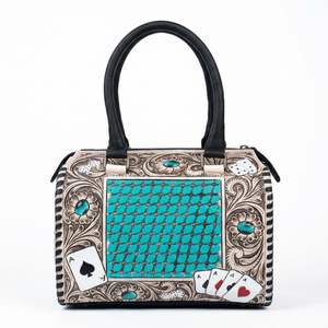 Bolsa de Viaje Deportiva de Lujo para Mujer, de Cuero Genuino 100%, con Diseño Floral Tallado a Mano y Patrón a Cuadros - Product Image 3