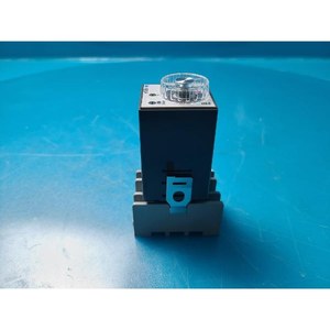 Temporizador de Retardo de Apagado IDEC GT3F-2AF20+SR2P05C y Enchufe, Usados como Piezas de Equipos Semiconductores Legados - Product Image 1