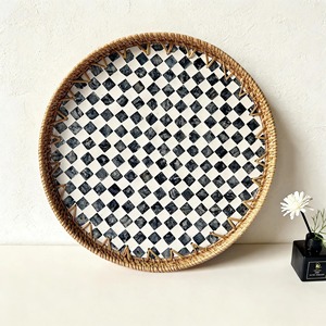 Bandeja Decorativa Redonda de Ratán Tejido a Mano con Madreperla para Decoración de Interiores de Lujo - Product Image 5