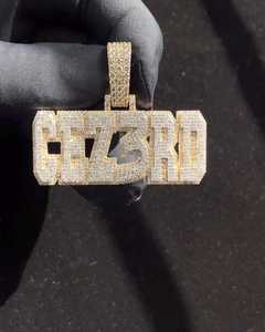 Pendentif personnalisé Cezard Hip Hop en argent sterling 925 bicolore avec lettre et moissanite, design de luxe pour homme - Product Image 1