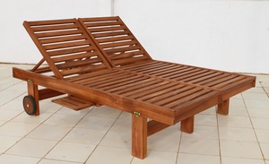 Tumbona Doble de Madera de Teca Sólida con Acabado Natural, Diseño Moderno para Uso en Exteriores - Product Image 2