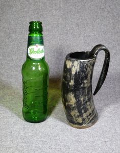 Mug en corne de buffle médiéval fait main, durable, forme naturelle, style original, cadeau d'affaires, emballage et logo personnalisés - Product Image 1
