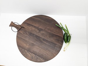 Planche à découper ronde en bois d'acacia de haute qualité pour la cuisine - Idéale pour la viande, les légumes, les charcuteries - Élégante et de qualité supérieure - Product Image 3