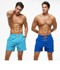 Pantalones cortos de baloncesto personalizados para hombre, de malla transpirable, de poliéster, sublimados, para playa, deportes, gimnasio, correr y fitness. - Product Image 4