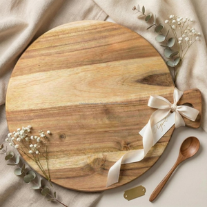 Planche à découper en bois d'acacia faite à la main avec poignée ronde, design moderne et durable pour la préparation des aliments en cuisine - Product Image 6