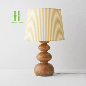 Lampe de table en gros, décoration intérieure, base en bois, conception OEM, emballage personnalisé, chambre méditerranéenne, artisanat HNH du Vietnam - Product Image 3