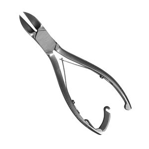 Cortacutículas de alta calidad con cuchillas afiladas y punta puntiaguda para uso profesional con bloqueo negro. - Product Image 2