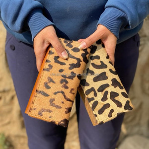 ใหม่กระเป๋าสตางค์หนังสัตว์ทำด้วยมือมีสองส่วนลายพิมพ์สัตว์สัตว์หนังสแนปหนังขนสัตว์กระเป๋าคลัทช์ขนวัวแท้น่ารักไม่ซ้ำใคร - Product Image 3