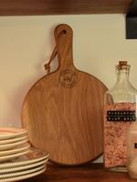 Ecologisch verantwoorde, handgemaakte, duurzame snijplank van dennenhout met leren handvat, modern design, serveerplank voor keuken, huis en restaurant