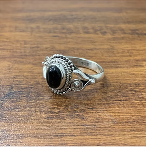 Bague hypoallergénique en argent 925 avec pierre précieuse onyx noir, bijoux de style classique faits à la main, vente en gros, approvisionnement en vrac - Product Image 2