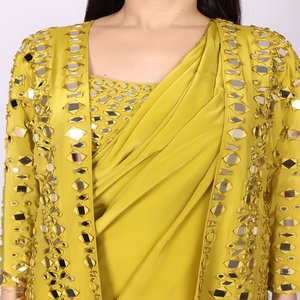 Sari de crepé de diseñador de lujo con chaqueta con espejo en toda la prenda y chaqueta con borde de sari para cada ocasión - Product Image 5