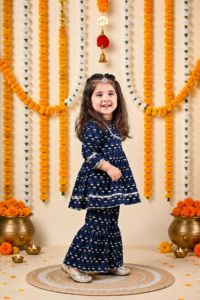 Robe pour filles en coton à manches longues, imprimé numérique floral, ornée de dentelle Gota, coupe classique, pour fêtes, Diwali/mariages, toutes occasions - Product Image 3