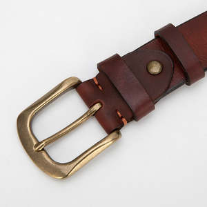 Ceinture en cuir avec logo personnalisé pour hommes, ceinture de haute couture fabriquée au Pakistan - Product Image 3