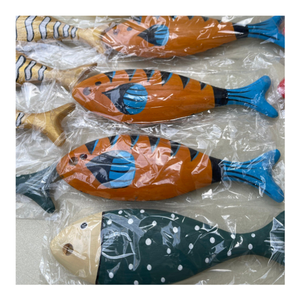 Ornement de poisson en bois fait à la main par un artisan pour l'aménagement décoratif, la vente au détail et le commerce de gros - Product Image 1