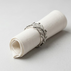 Porte-serviettes en métal inspiré de la nature, motif feuille de Ginkgo, boucle dorée en forme de feuille d'éventail pour les fêtes d'automne, Thanksgiving et Noël - Product Image 3