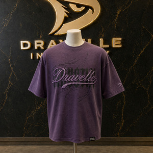 Camisetas Oversize de Gimnasio y Streetwear, Camiseta Gráfica Aubergine Y2K, Camiseta Streetwear con Pedrería y Escritura Puff, Ajuste Relajado - Product Image 1