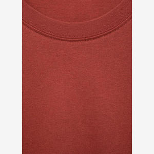 T-shirts personnalisés en gros de haute qualité, T-shirts en coton peigné avec impression pailletée, col et poignets contrastants pour hommes - Product Image 5