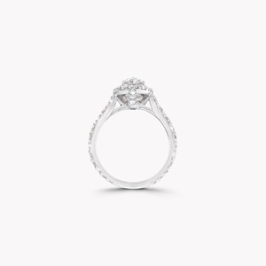 Bague classique en diamant taille ronde avec halo et tige pavée fine – Bijoux de mariage et de fiançailles, élégante bague en diamant style halo - Product Image 1