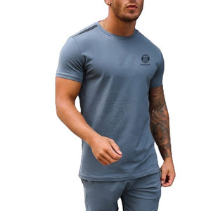 Ensemble tendance t-shirt et short de sport pour homme, tissu respirant, idéal pour l'entraînement et les vêtements de sport décontractés - Product Image 2