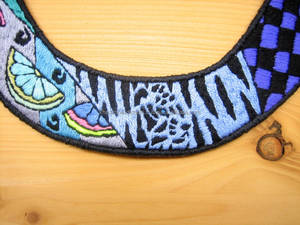 Collar bordado con cuentas de diseñador Pieza hecha a mano llamativa con cuentas de vidrio para eventos nupciales y regalos elegantes - Product Image 2