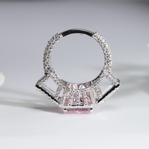 Anillo de Compromiso Vintage de Oro con Diamante Rosa Radiante Cultivado en Laboratorio, Lujoso Halo Pavé con Piedras Laterales Baguette para Boda Nupcial de Mujer - Product Image 3