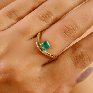 Bague en or jaune massif 14 carats avec pierre précieuse naturelle à 100 %, émeraude 5x5 mm, design simple, bande ondulée, produit le plus vendu, pour elle - Product Image 2