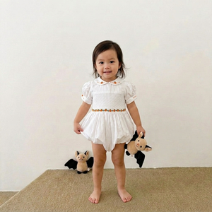 Mitexco Combinaison à volants pour bébé fille, brodée à la main, avec broderie citrouille, col Peter Pan, collection automne boutique - Product Image 1