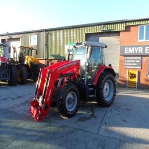 Tracteurs Massey Ferguson 5S 125 d'occasion, 4 roues motrices, transmission par engrenages, moteur haute productivité, tracteur agricole, garantie 2 ans, moteur et engrenages à vendre - Product Image 1
