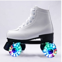 Patin à roulettes personnalisé, chaussures de patinage à 4 roues, patins à roulettes à double rangée réglables clignotantes pour femmes et hommes adultes