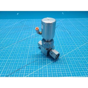 Valve à soufflet Swagelok SS-BNV5-DU-C haute pureté, utilisée comme pièce détachée pour équipement semi-conducteur Legacy - Product Image 4